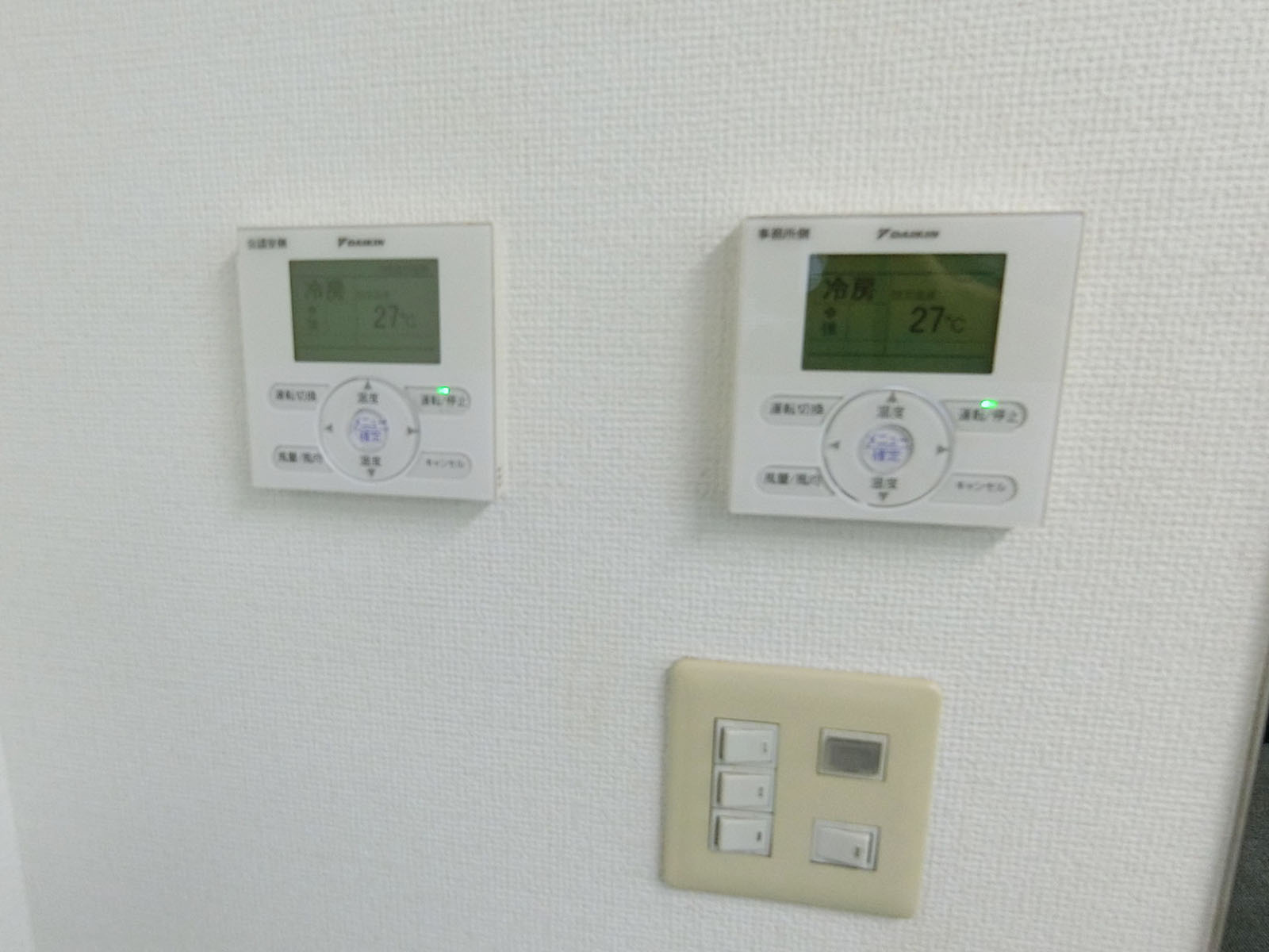 空調と照明のスイッチ