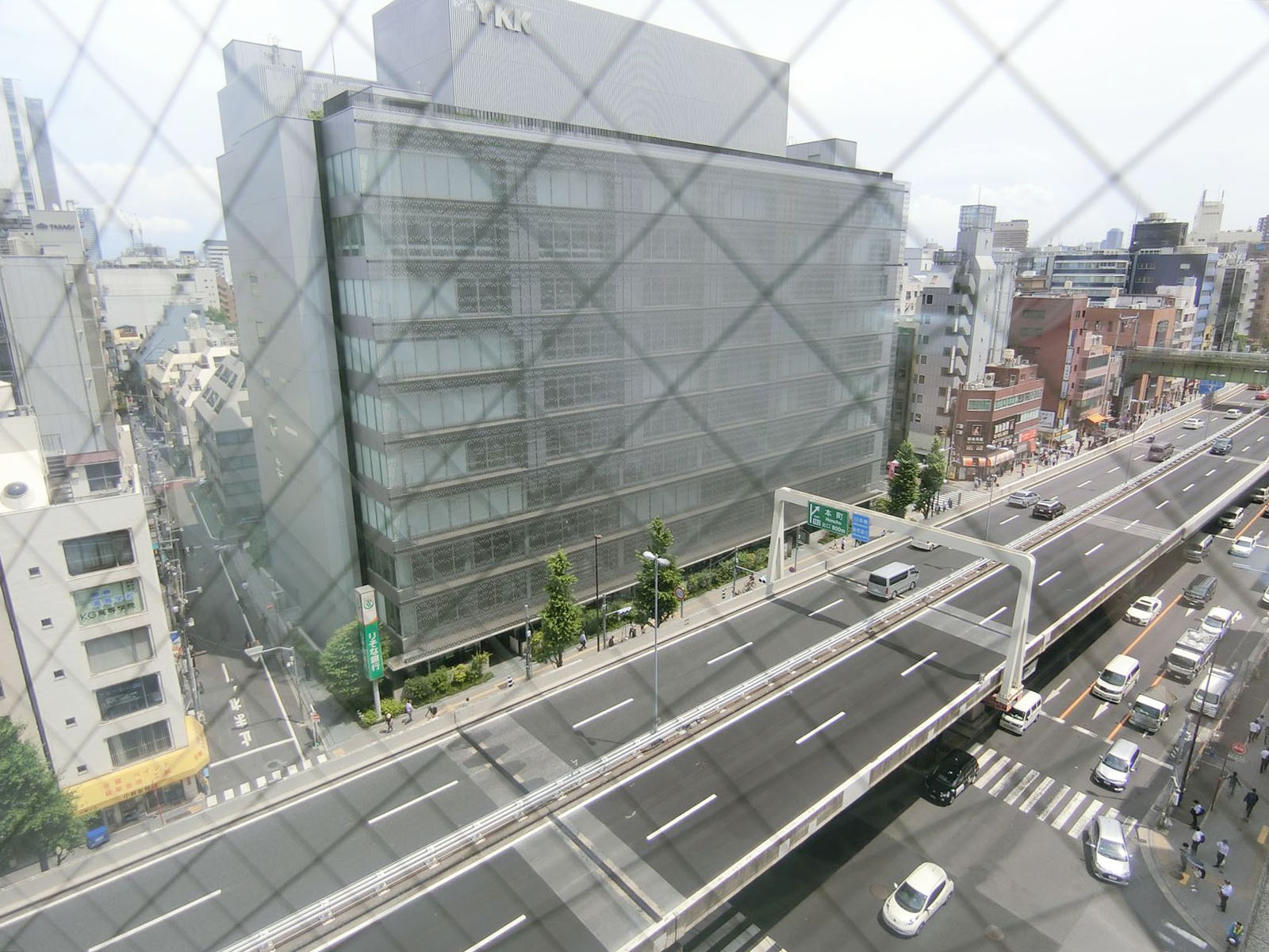 窓から見た昭和通り