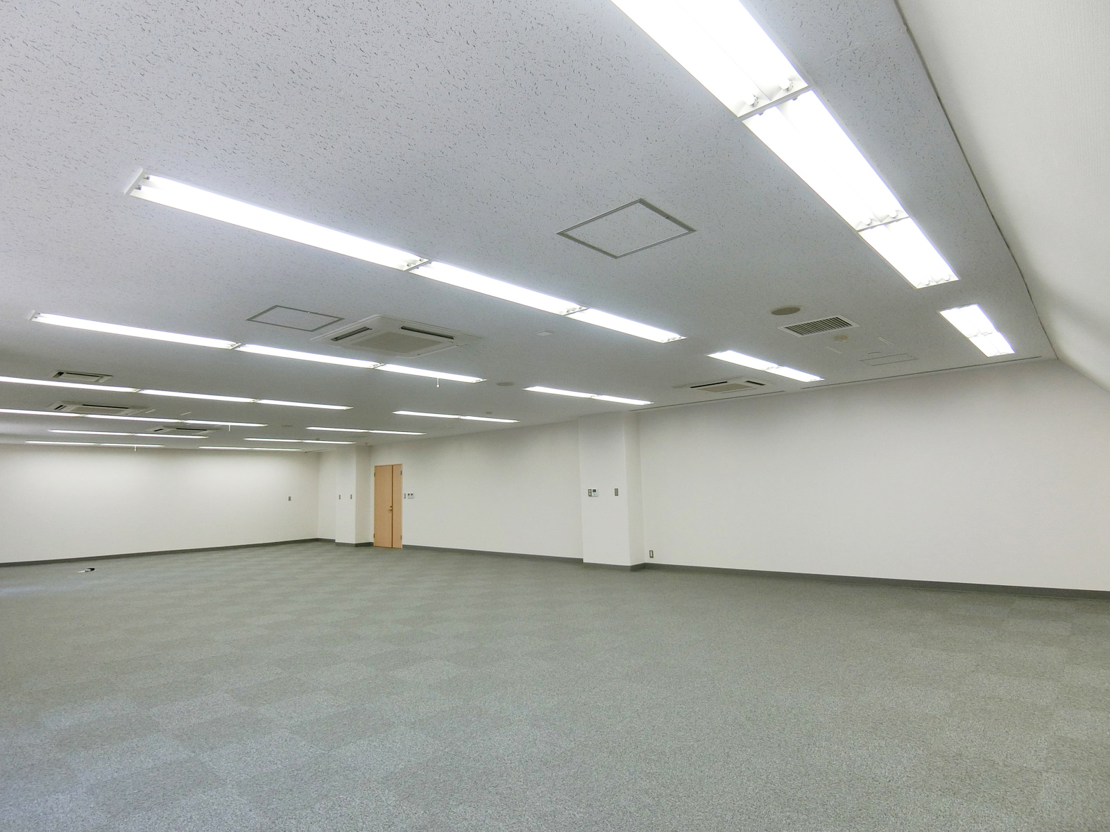 別角度の様子