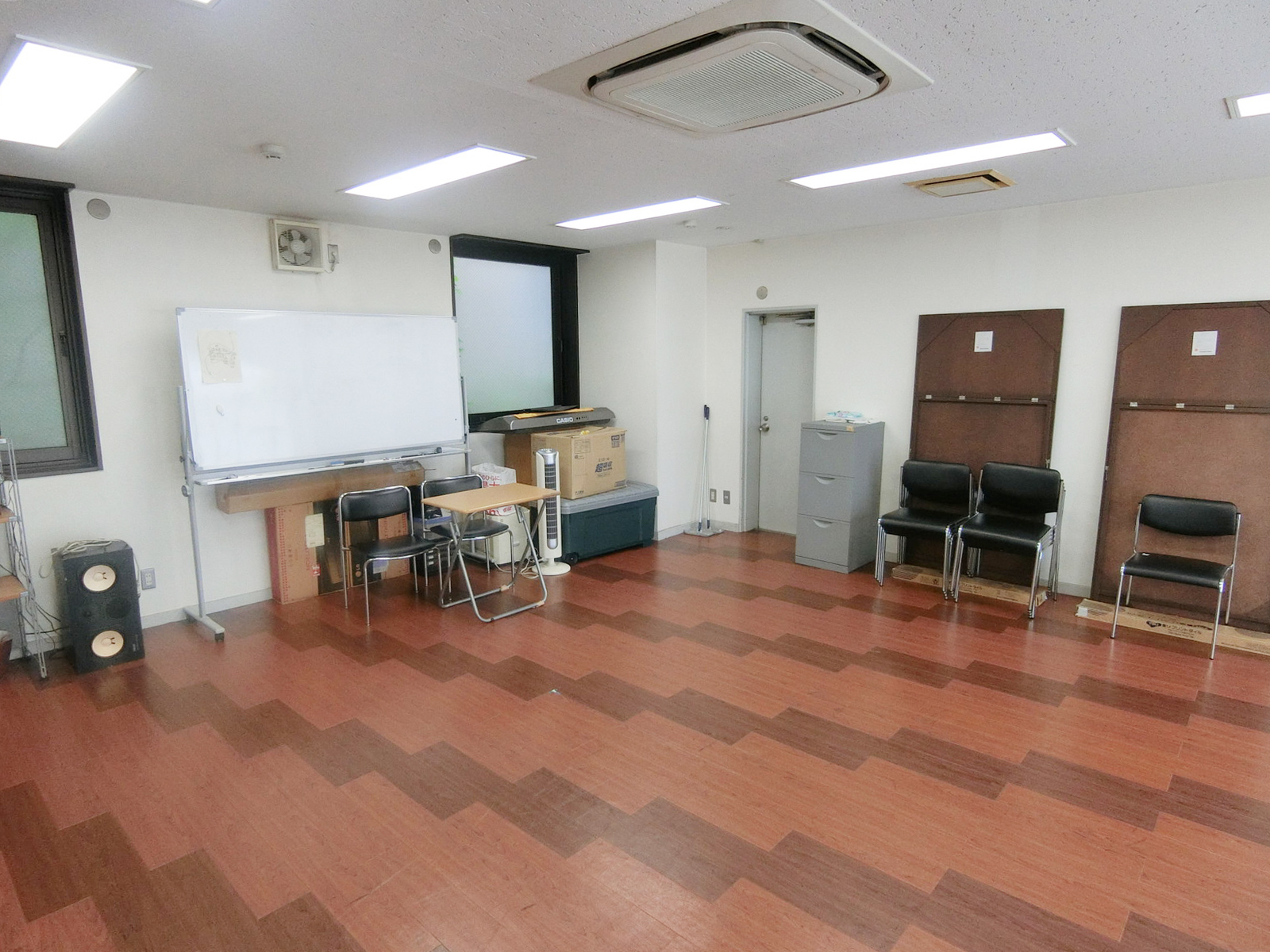 オフィス室内参考画像（1階・約15坪）