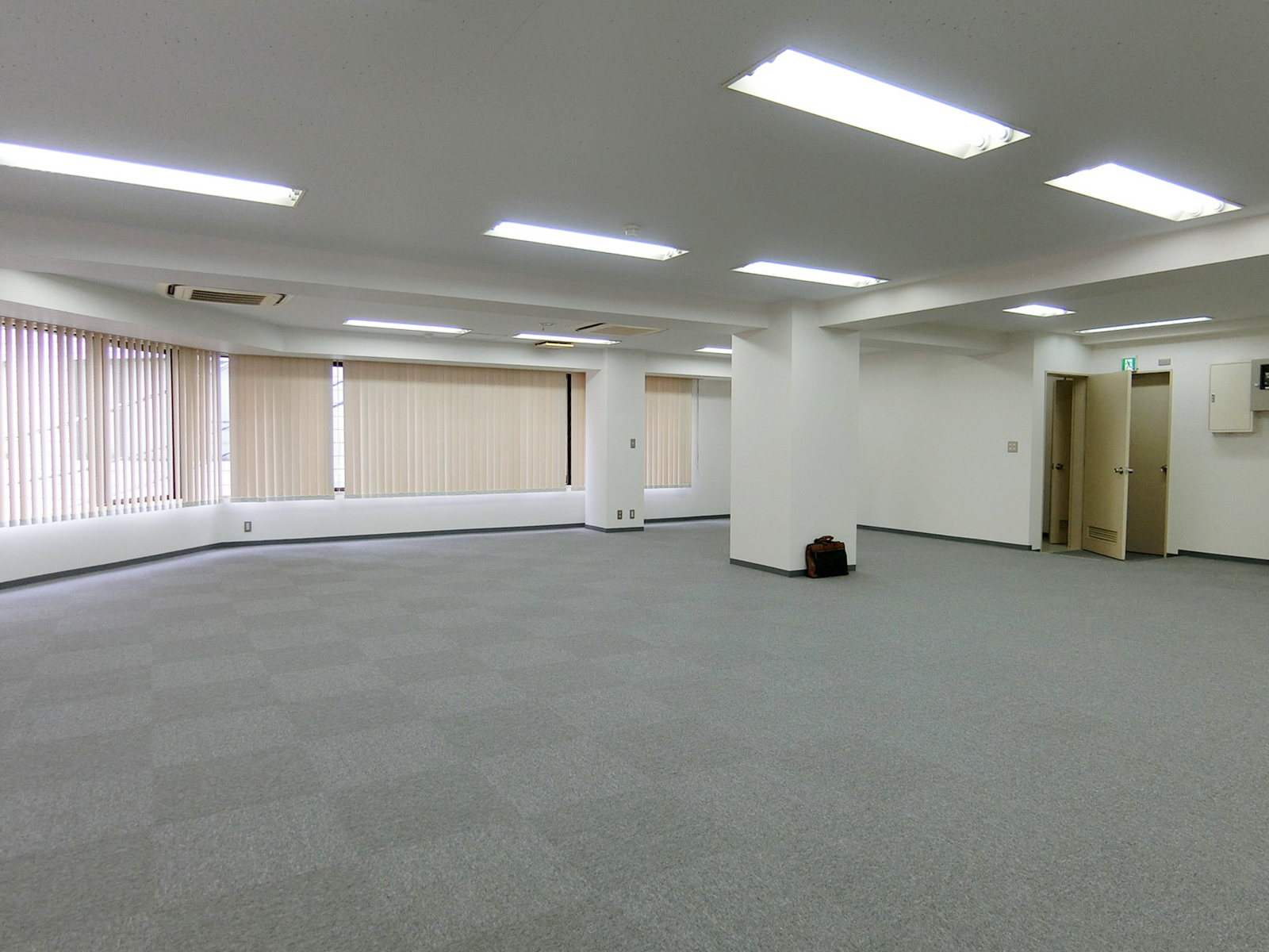 オフィス室内参考画像