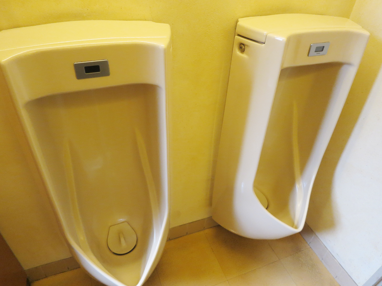 男性用トイレ