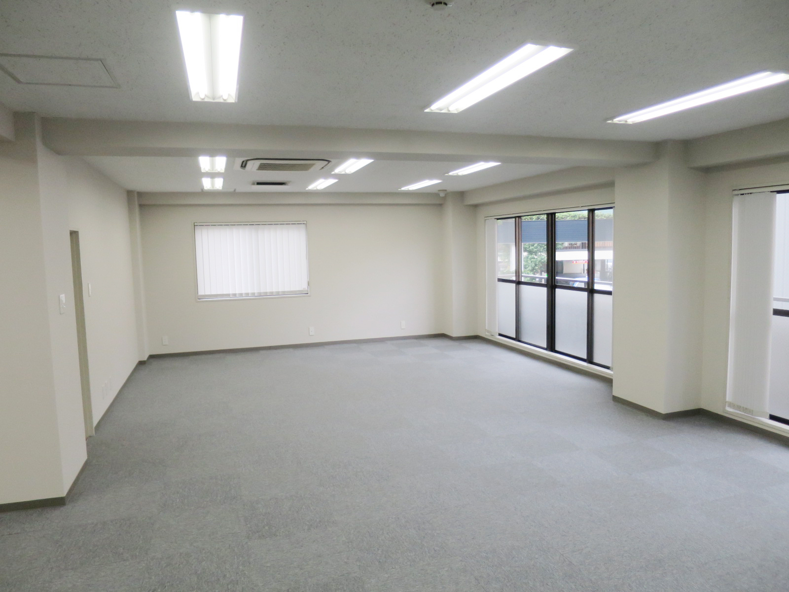 オフィス室内参考画像