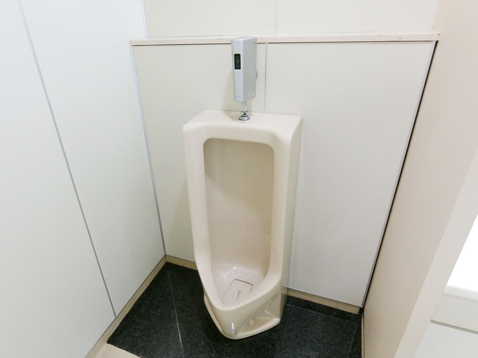 男性用トイレ