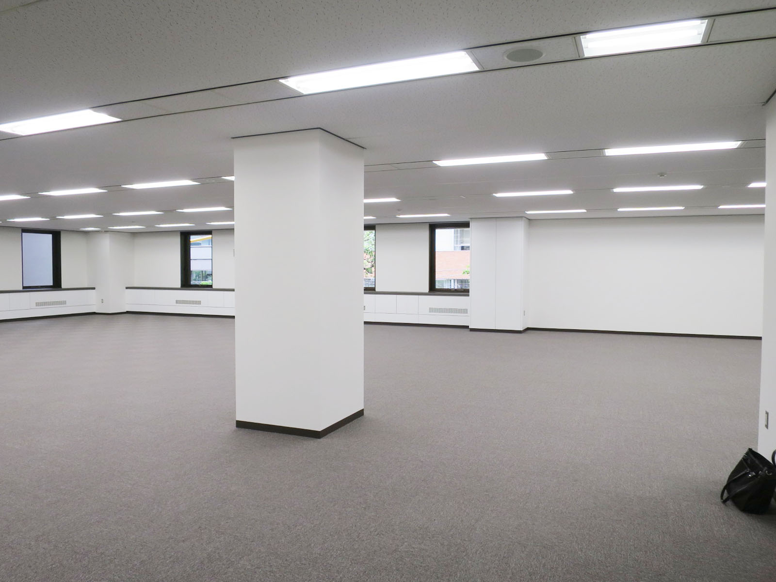 貸室中央にある柱