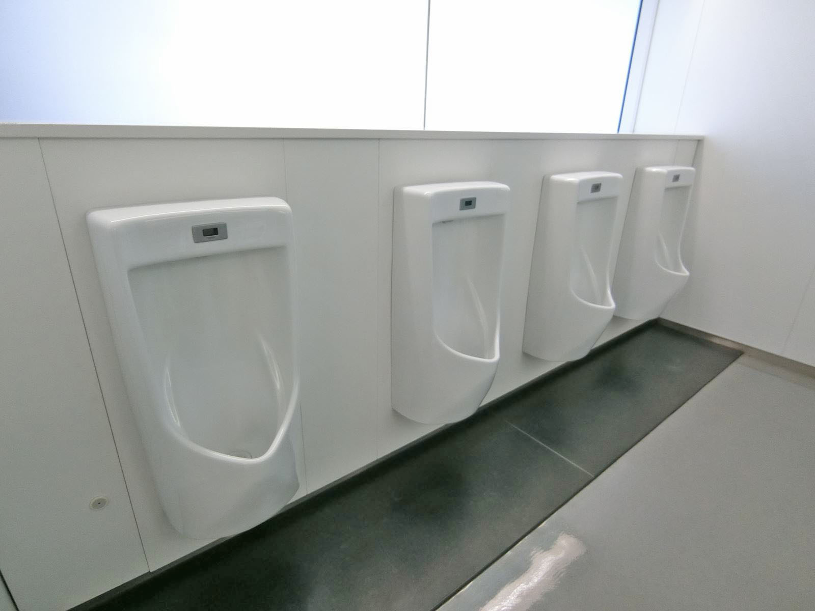 男性用トイレ