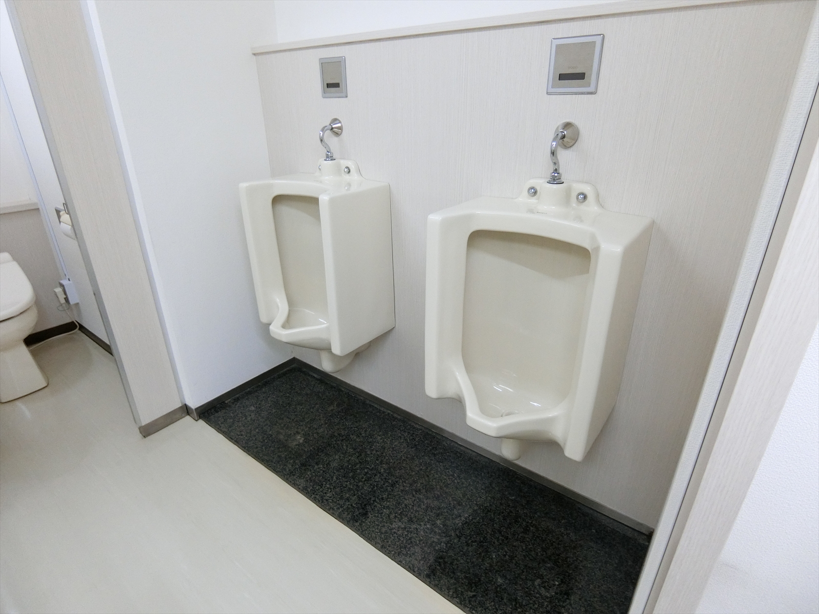 男性用トイレ
