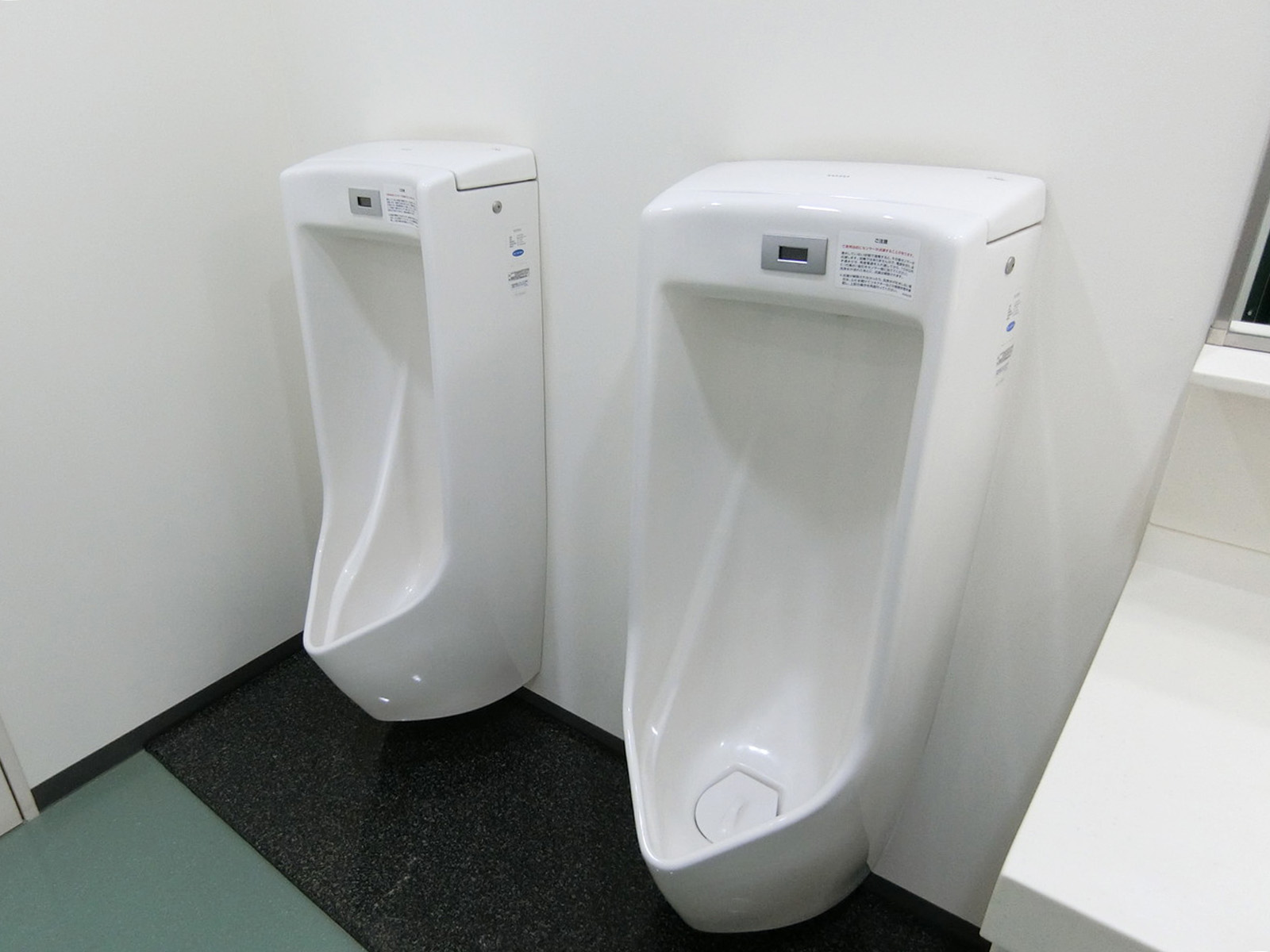 男性用トイレ