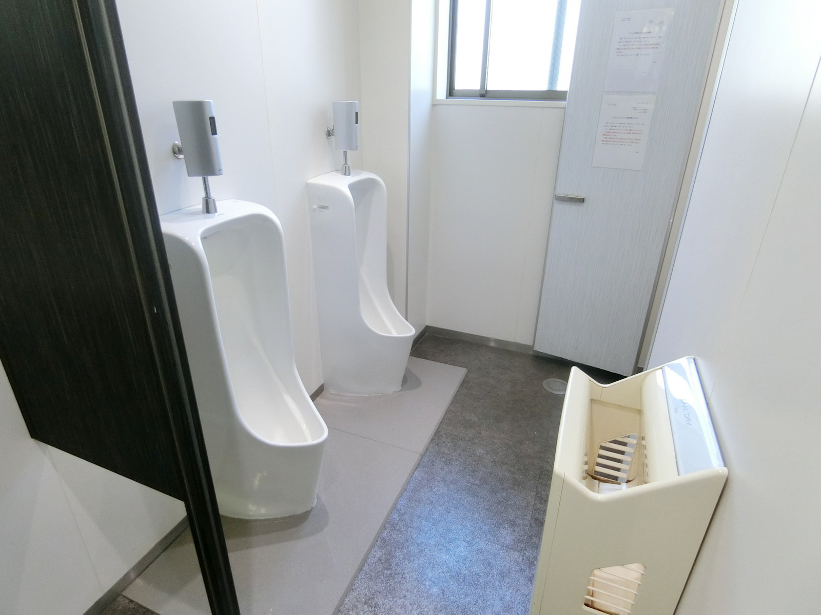 男性用トイレ