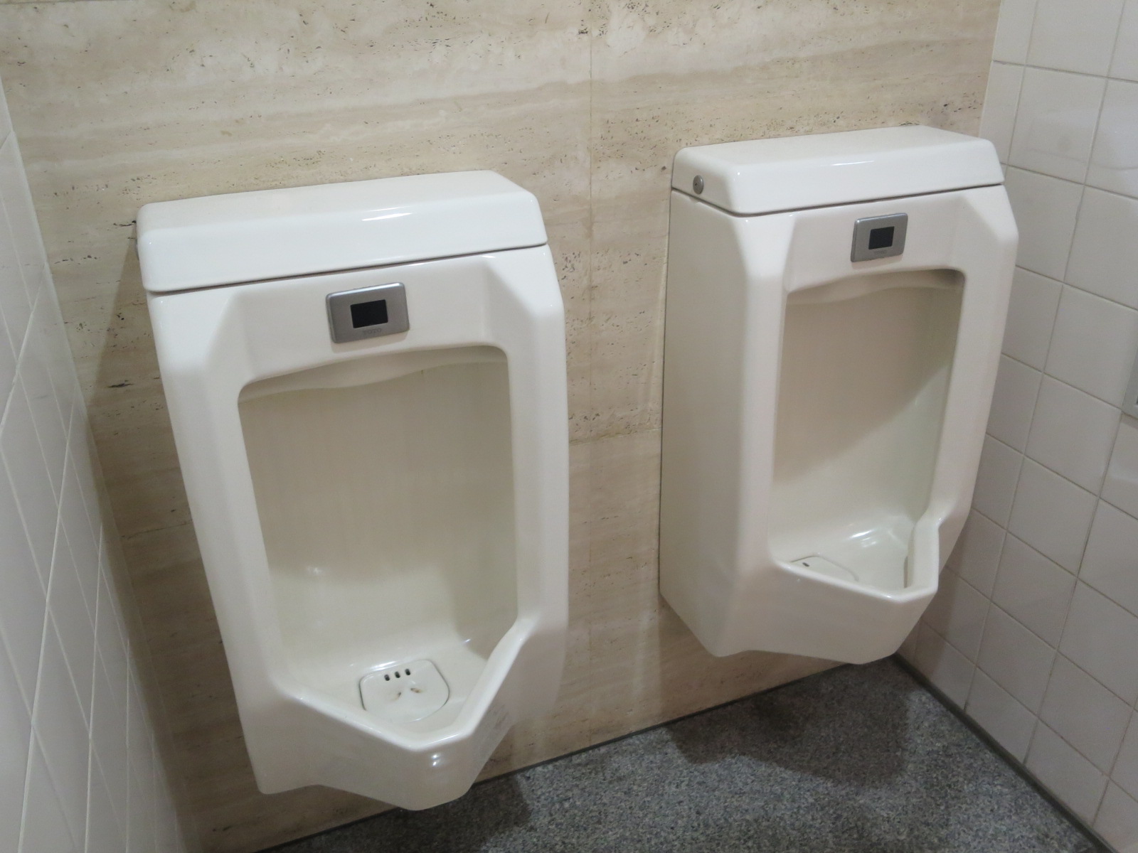 男性用トイレ