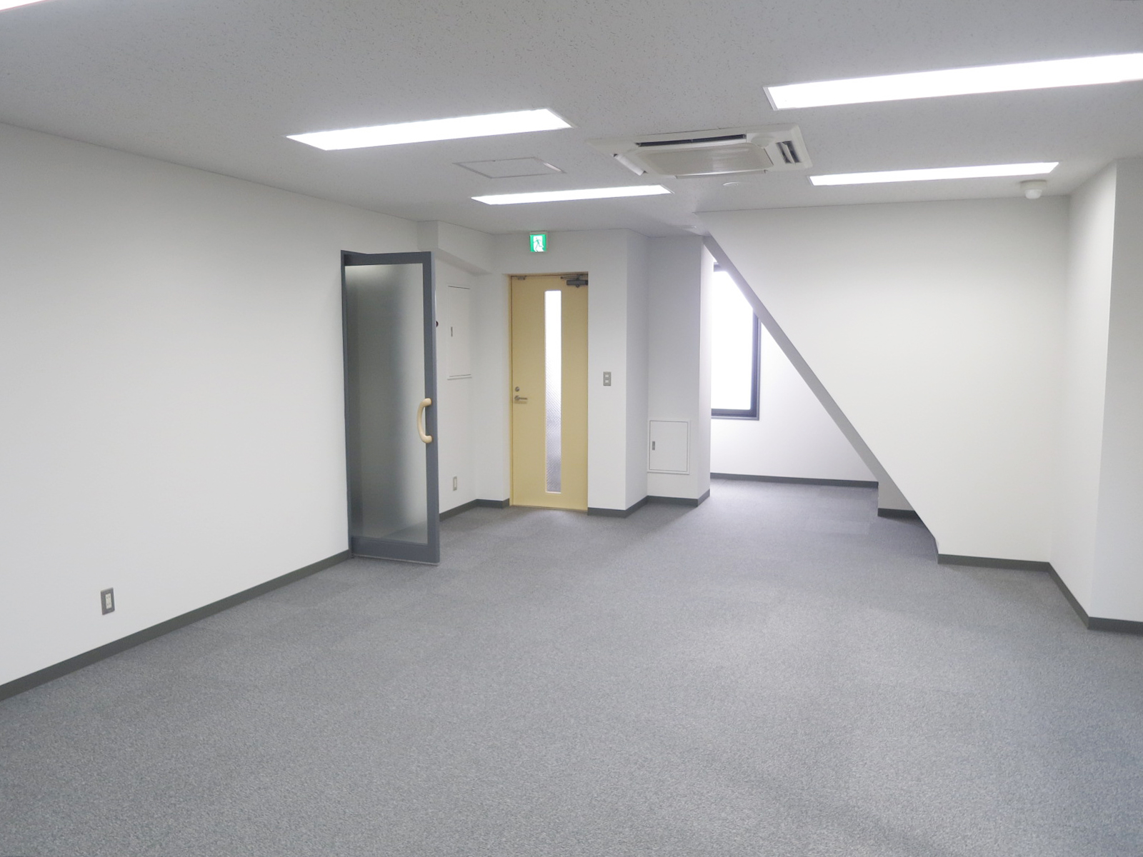 オフィス室内参考画像