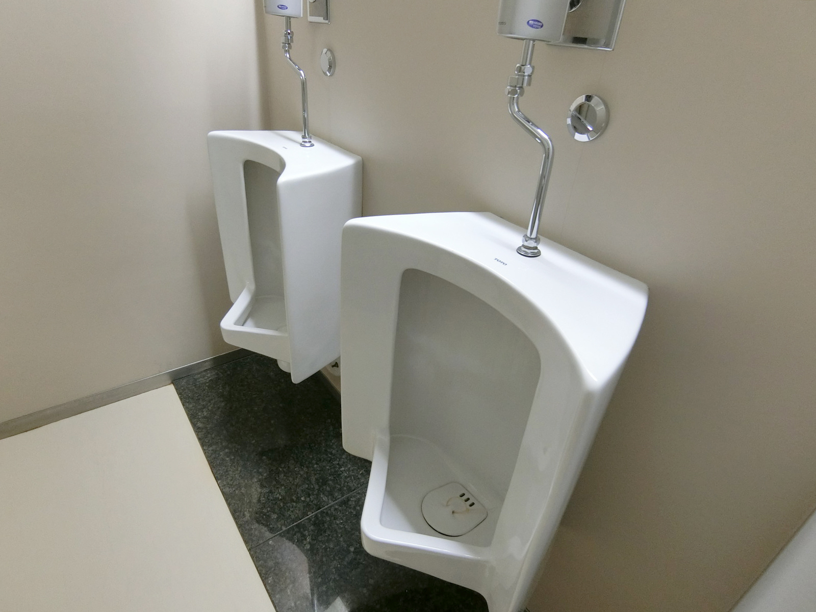 男性用トイレ