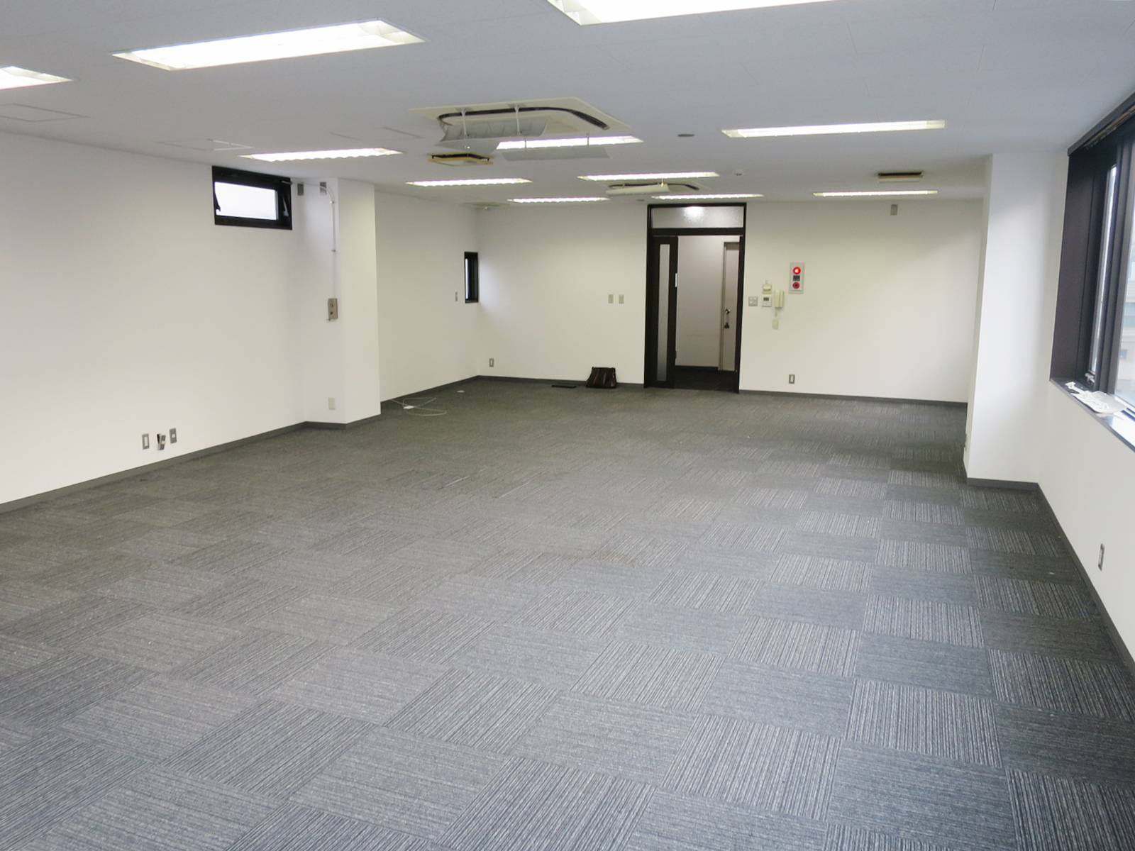 貸室内別角度の様子