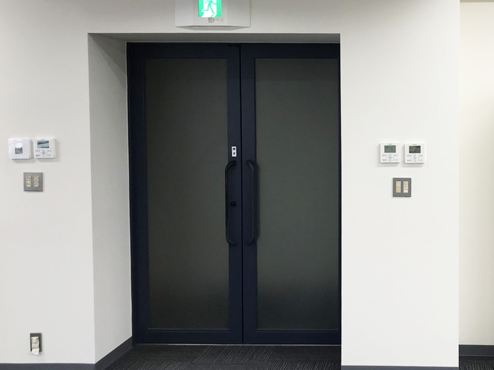貸室出入口