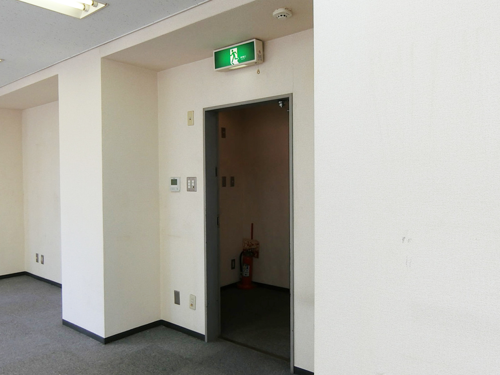 貸室出入口