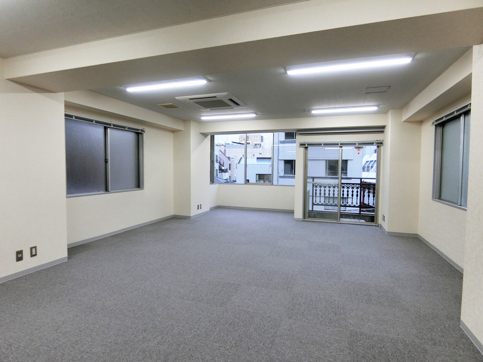 オフィス室内参考画像（4階・約25坪）