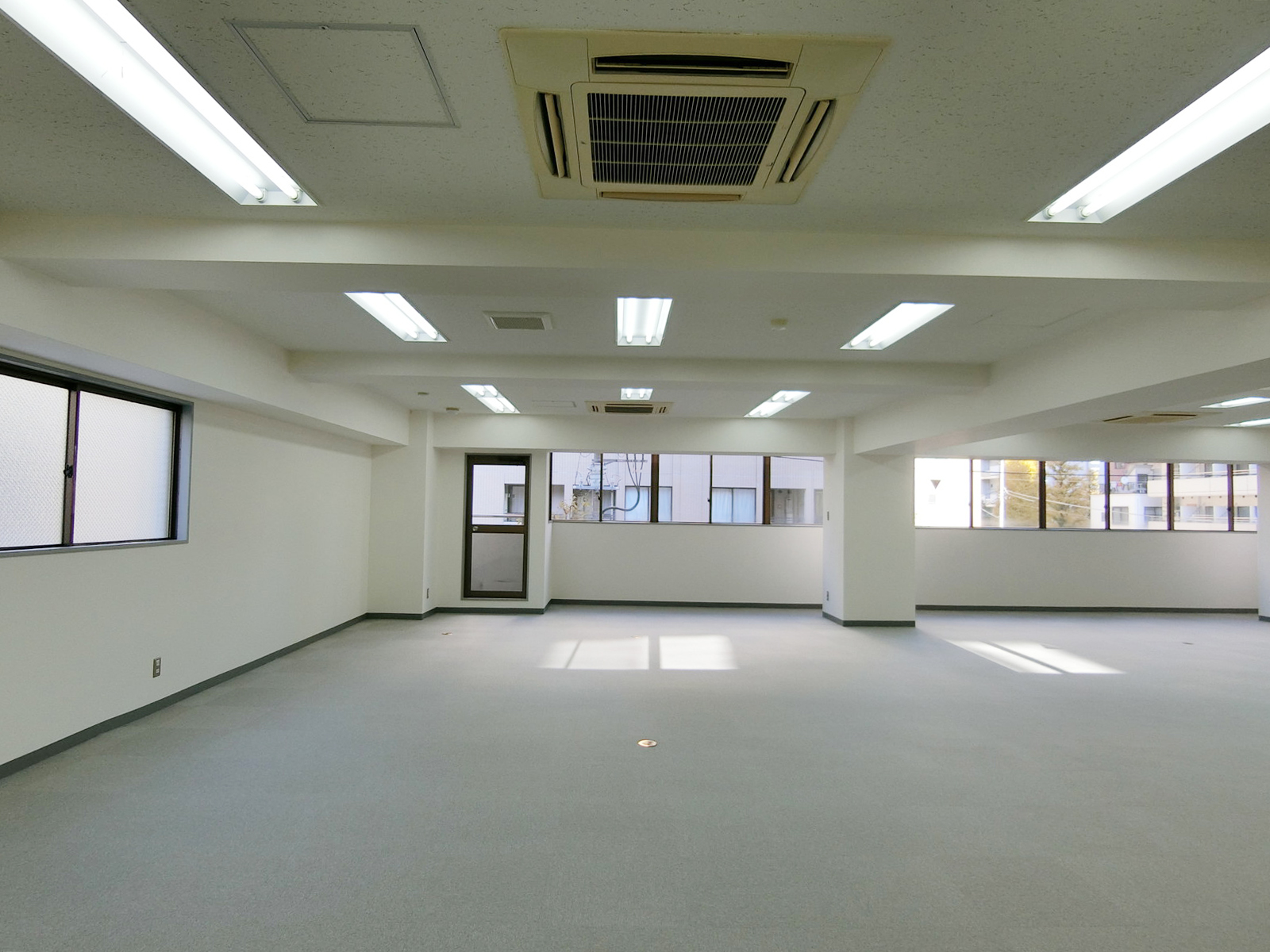 室内奥側の様子