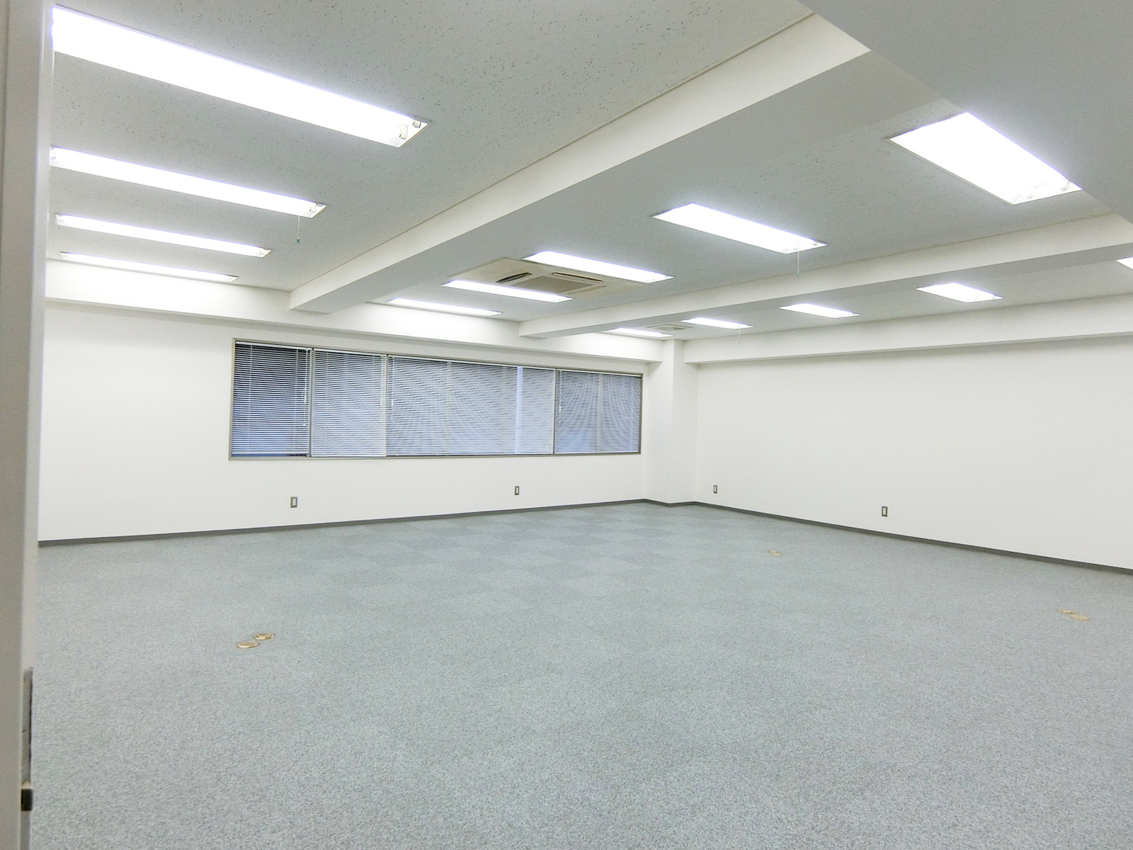オフィス室内参考画像(4階)