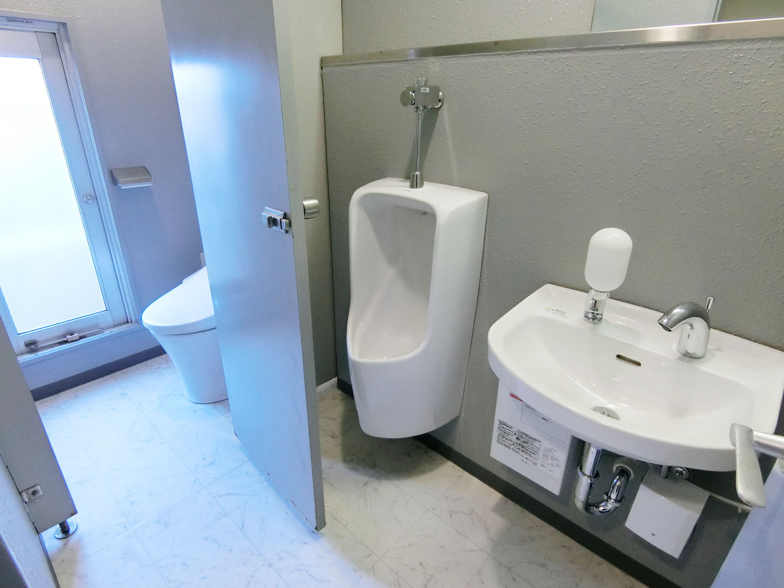 男性用トイレ