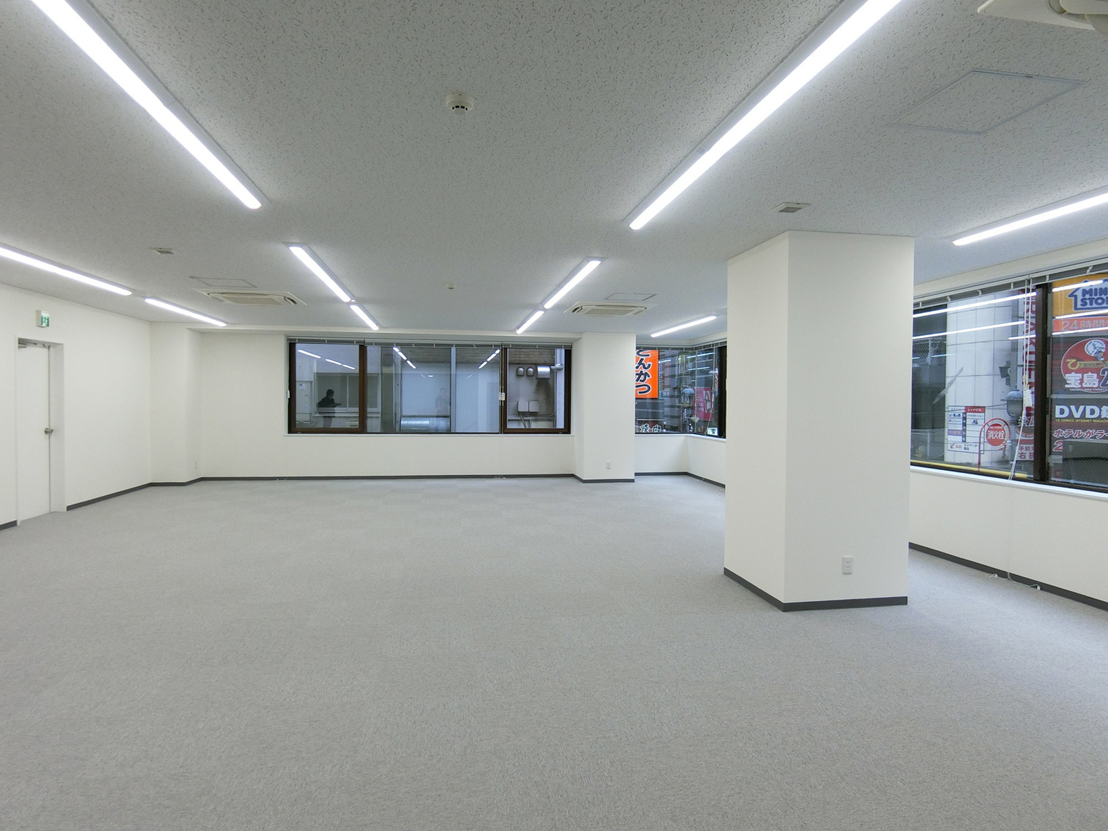 オフィス室内参考画像