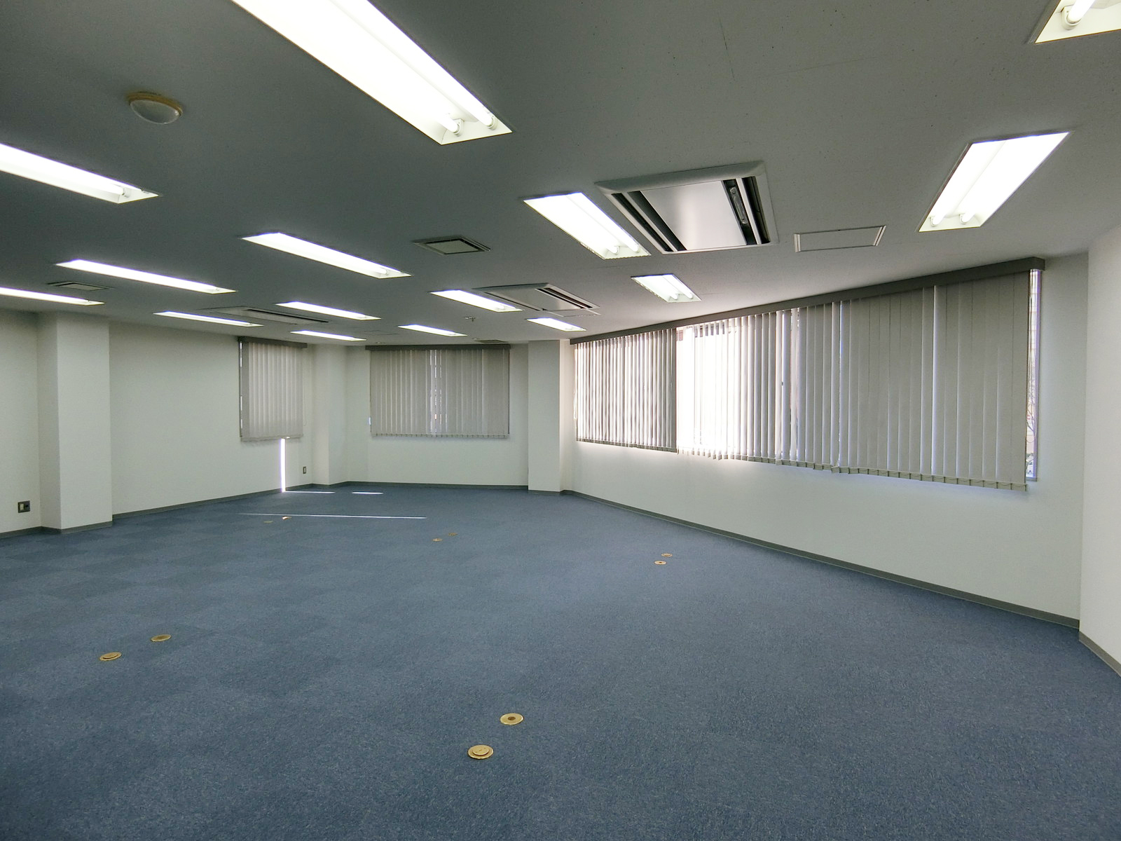 オフィス室内参考画像