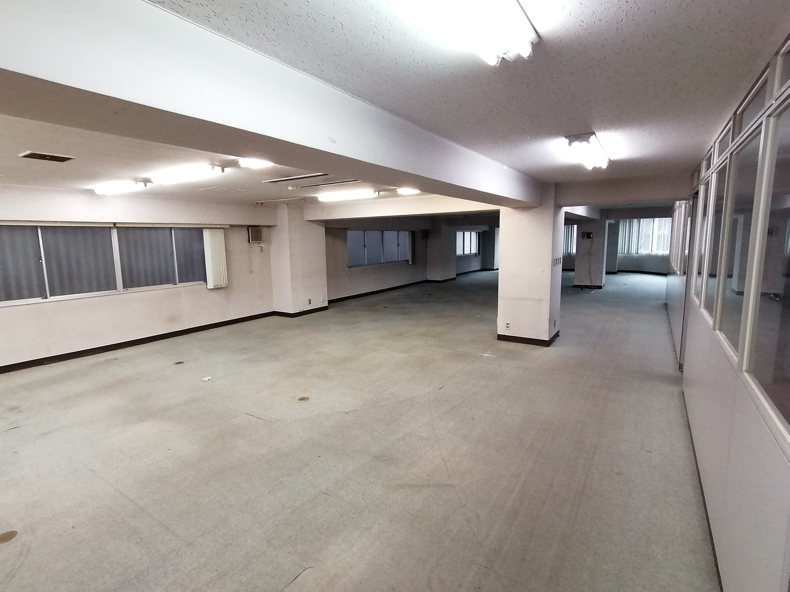 オフィス室内参考画像