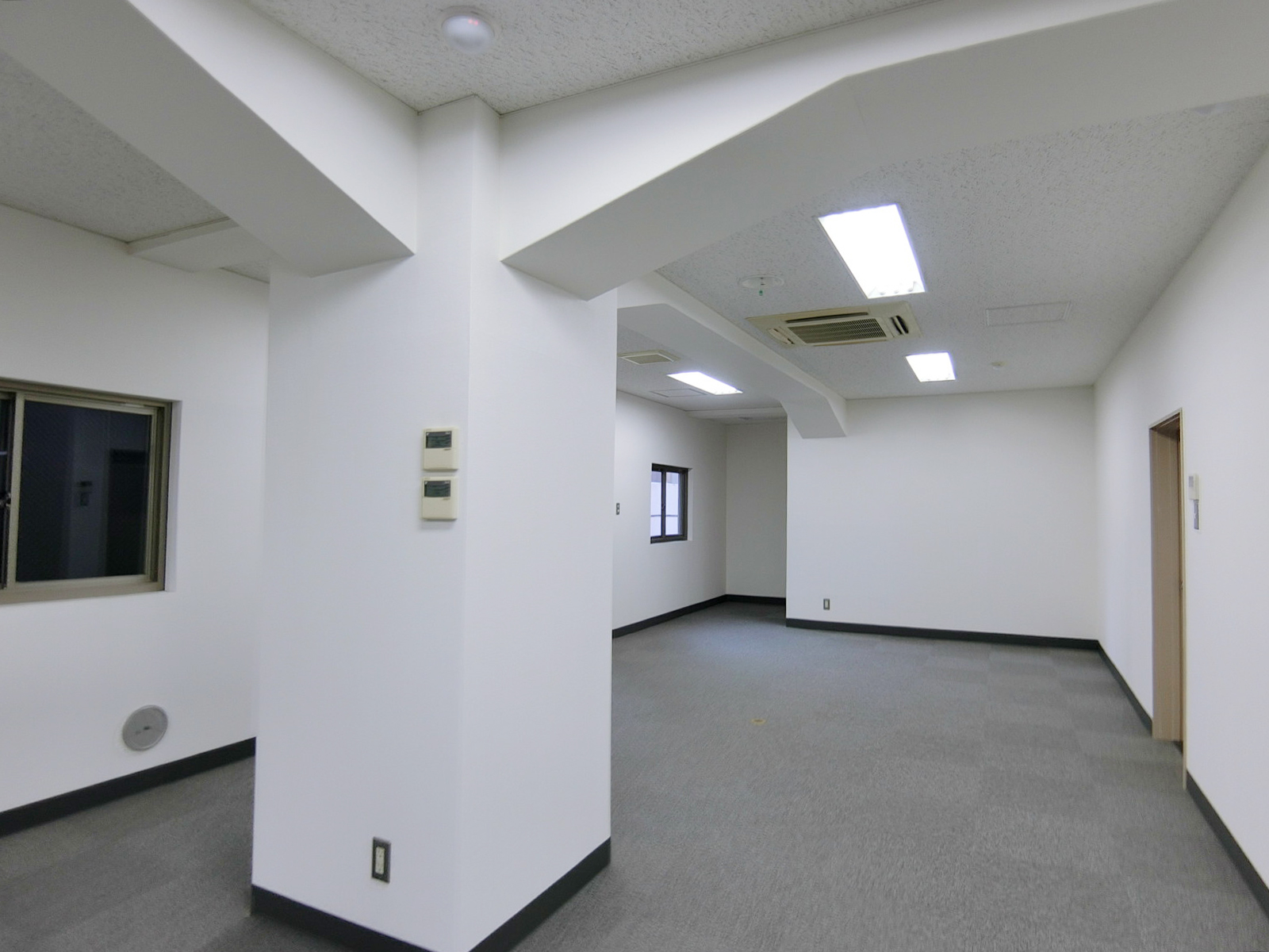 室内奥側