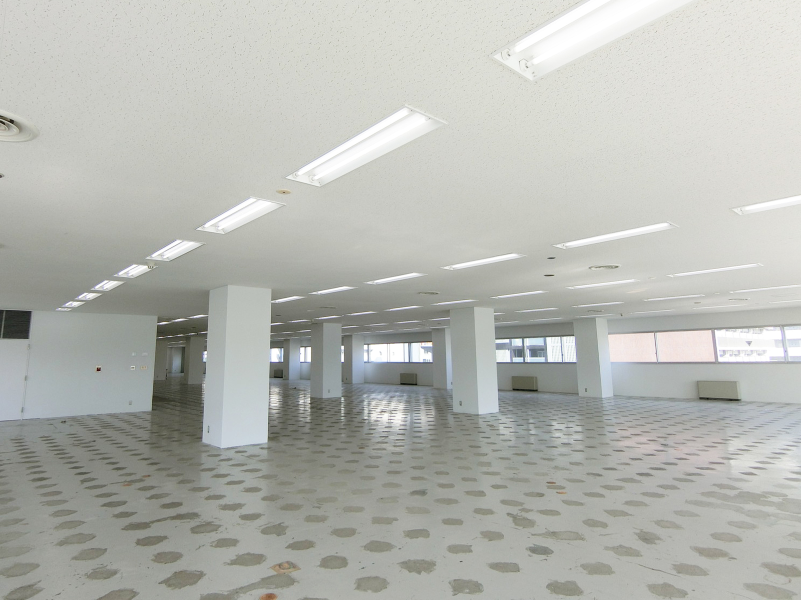 室内には一部柱あり