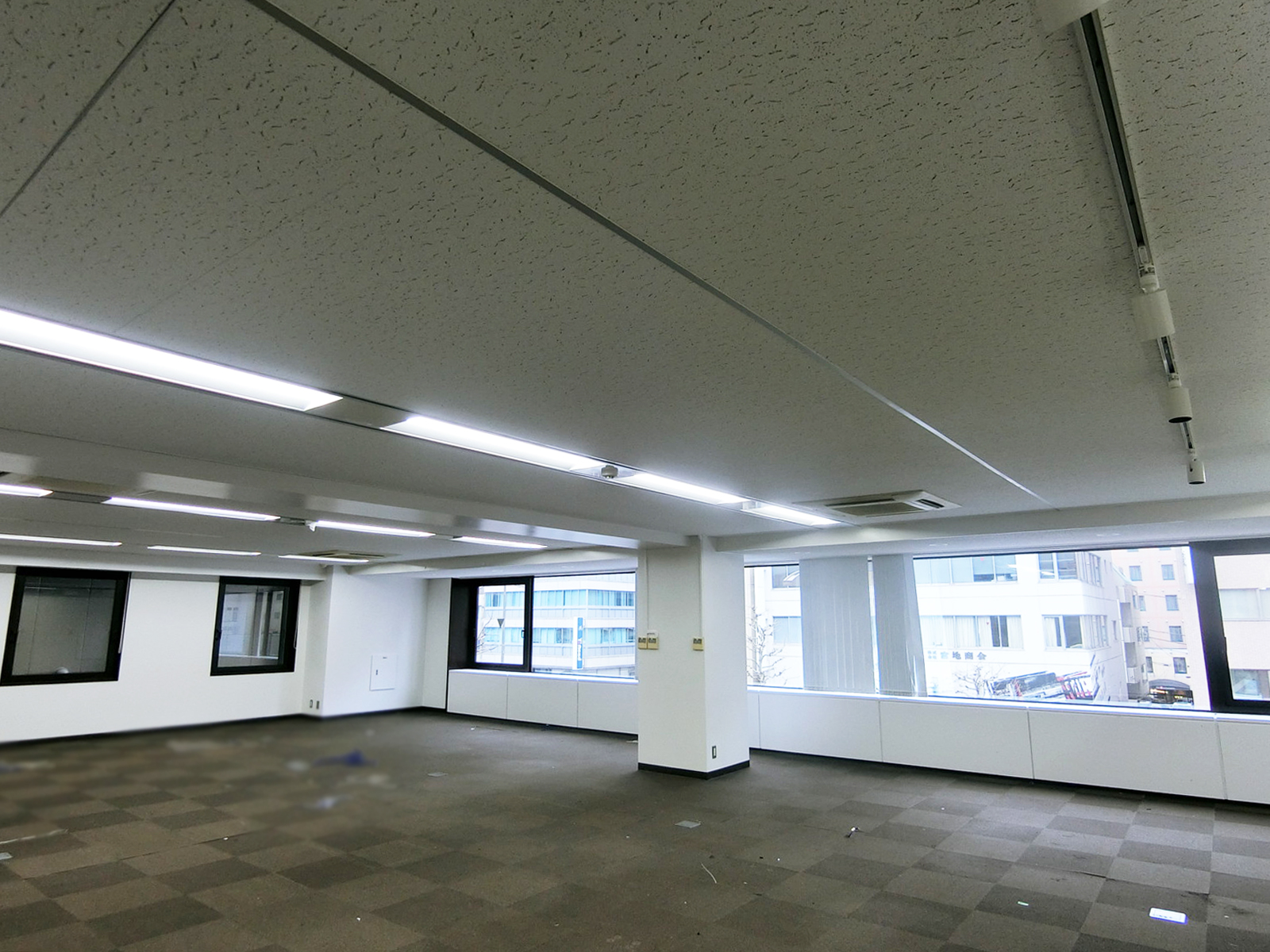 別角度の様子