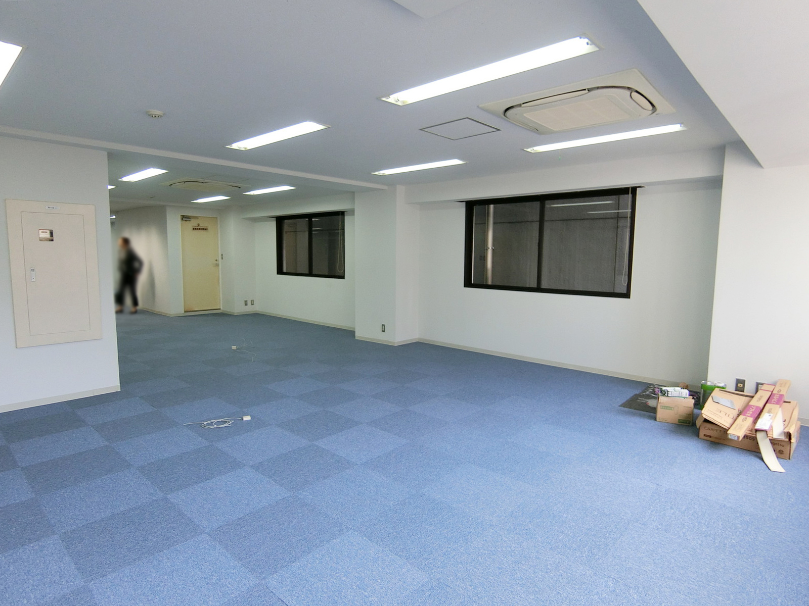 奥側から見た室内の様子