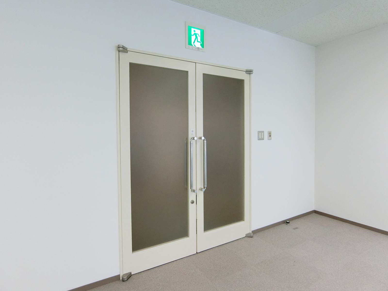 貸室出入り口