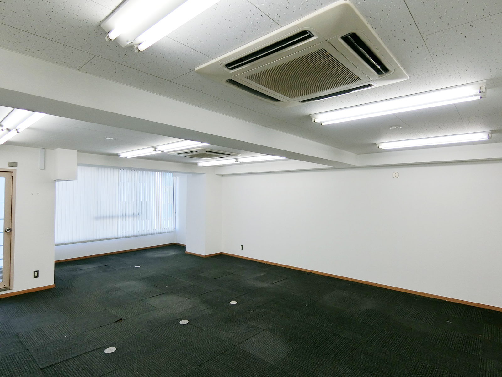室内隅の様子