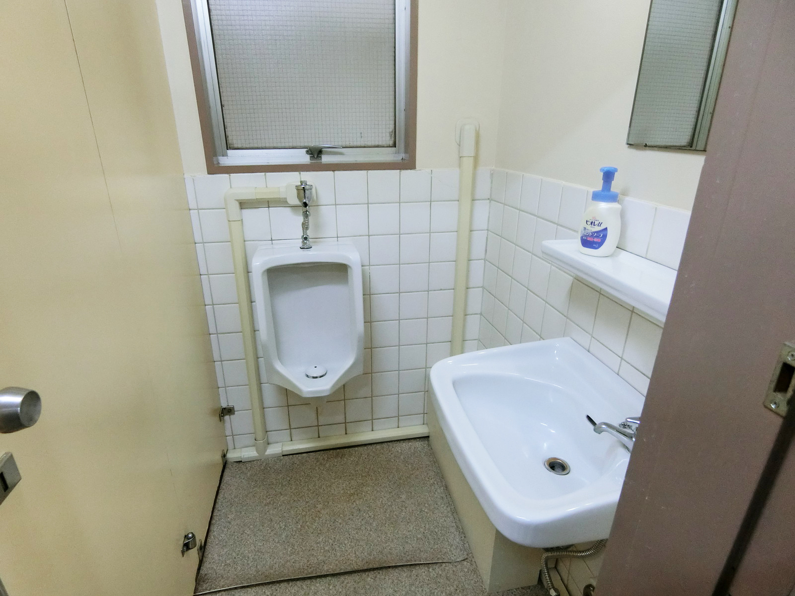男性用トイレ