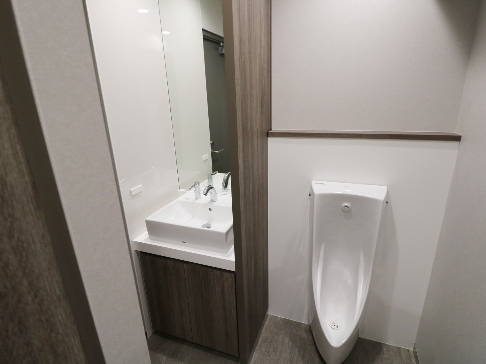 男性用トイレ
