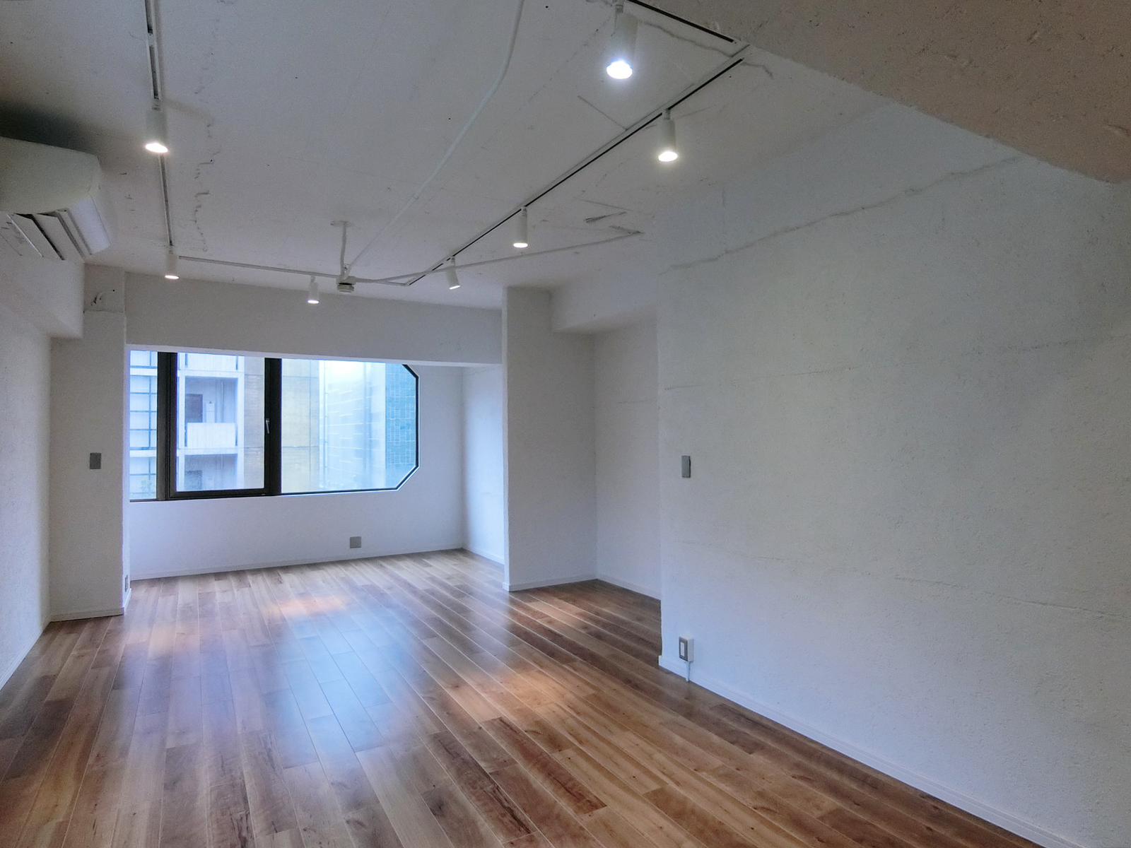 オフィス室内参考画像（4階・約20坪）