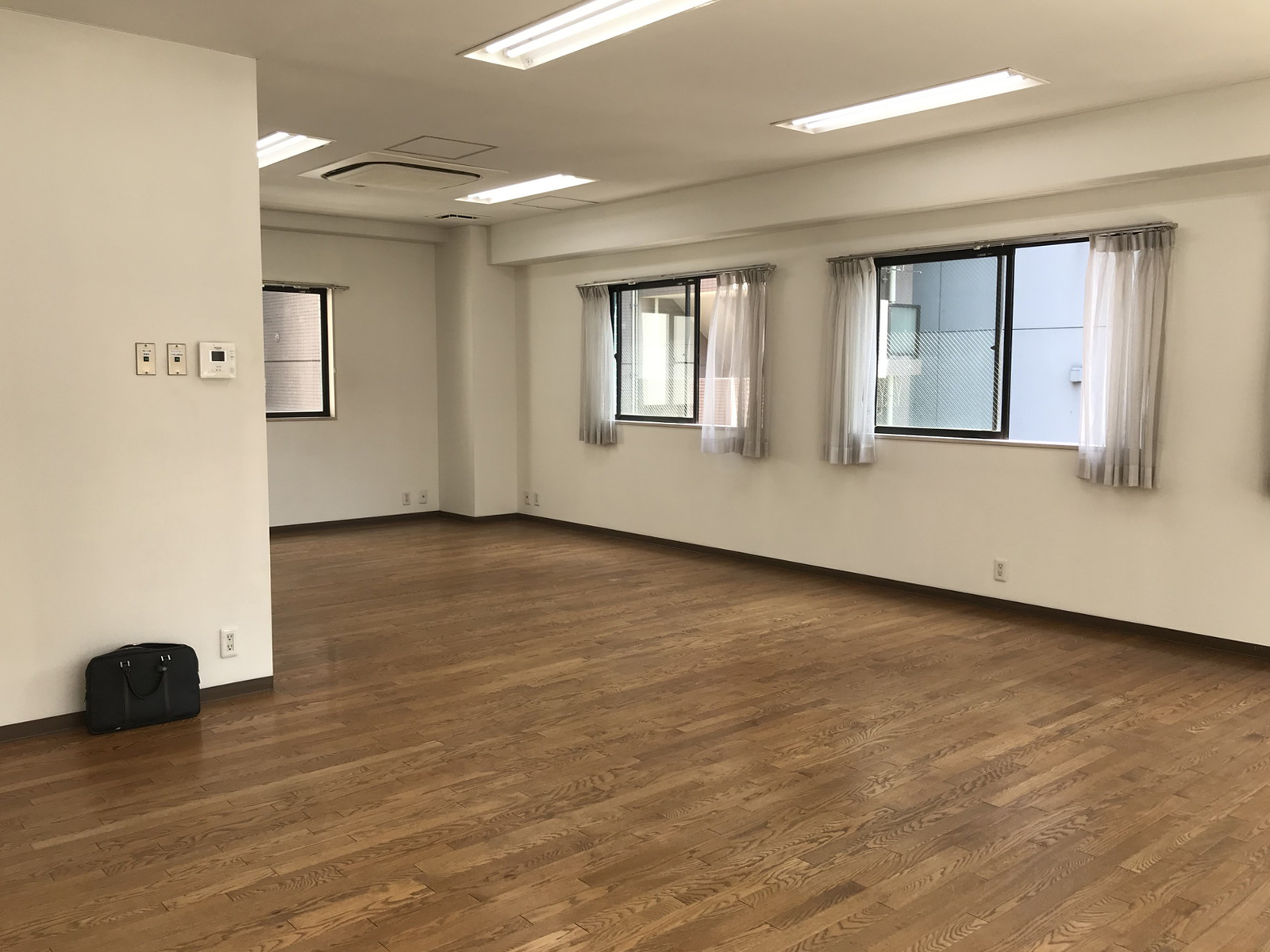 オフィス室内参考画像