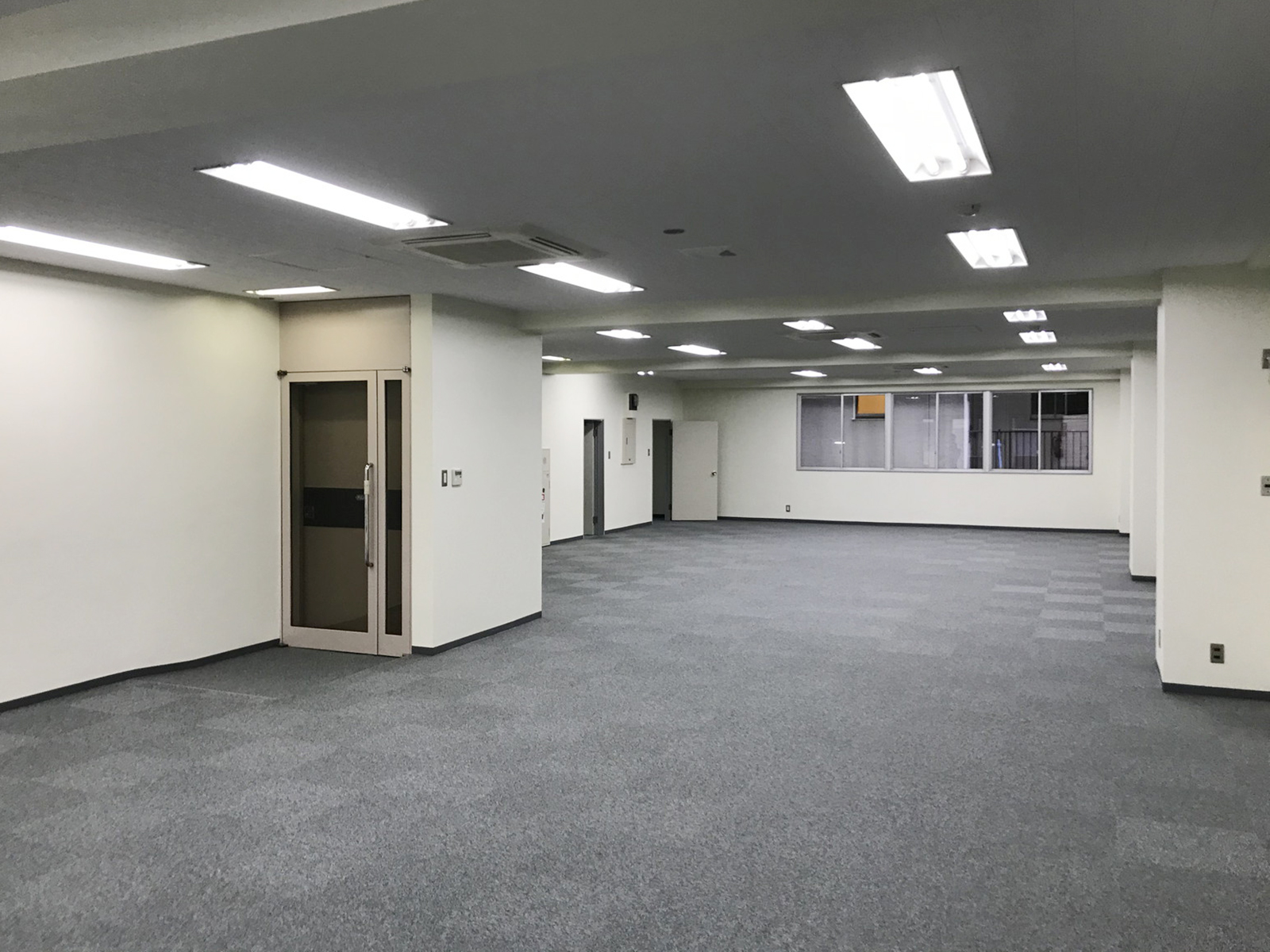 別角度からの様子