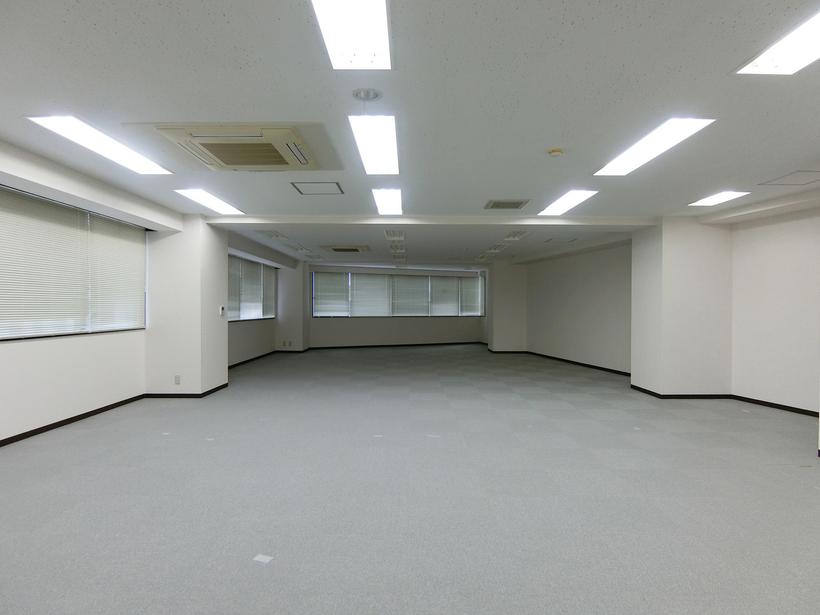 オフィス室内参考画像