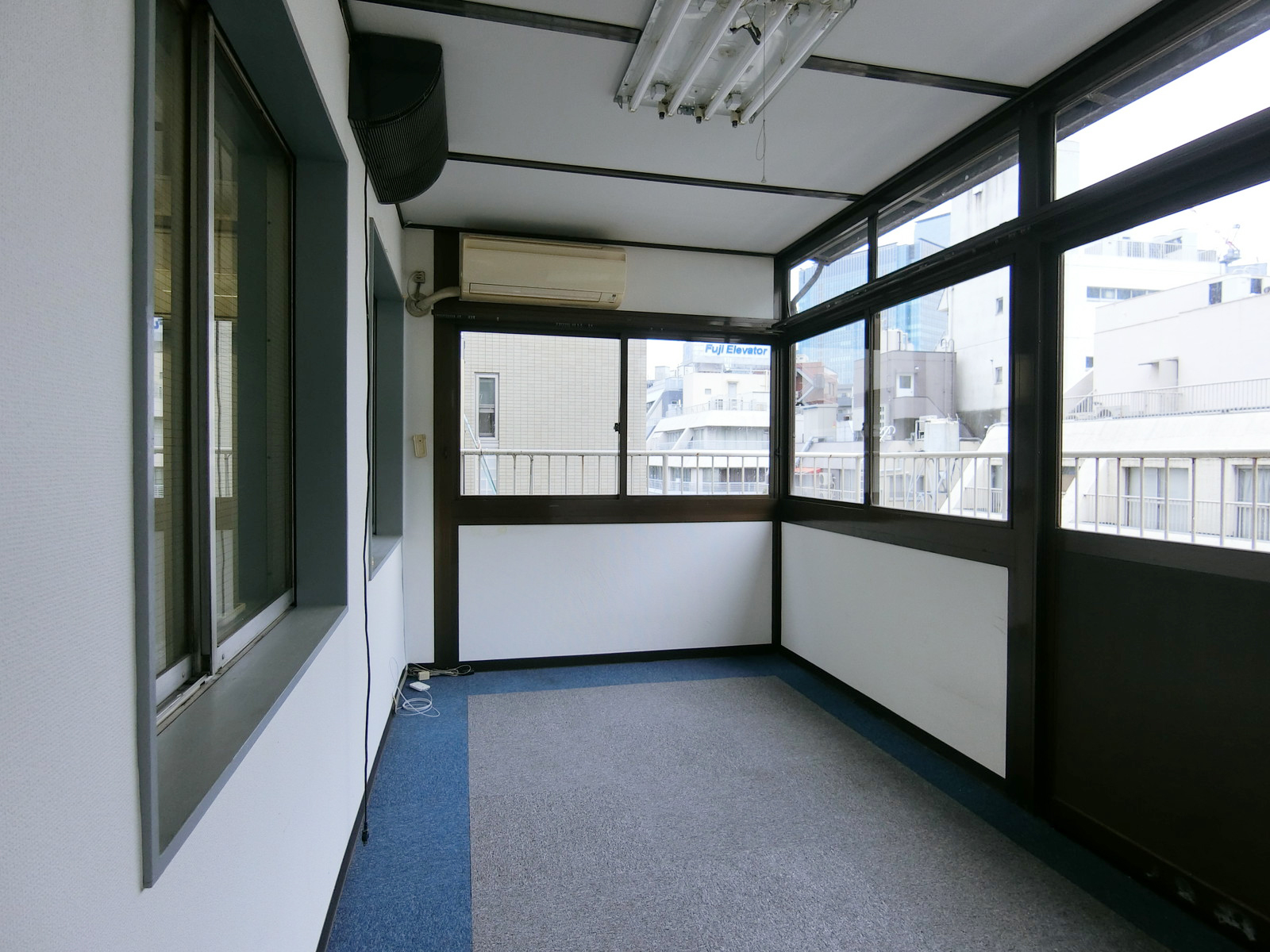 窓際の部屋