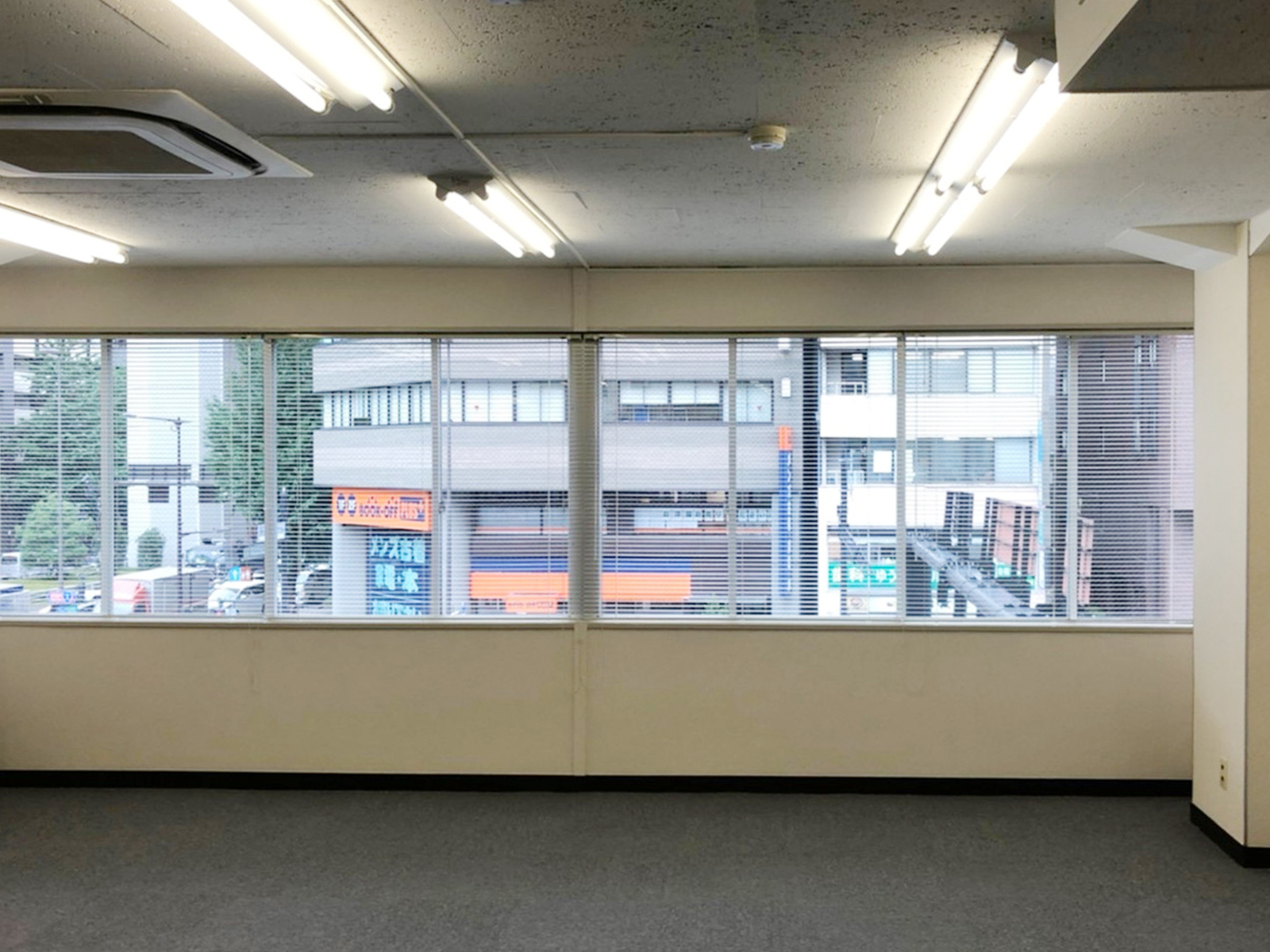 窓際の様子