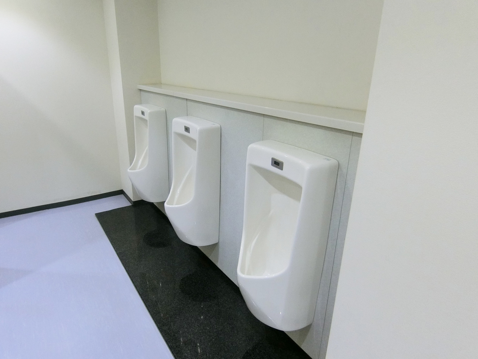 男性用トイレ