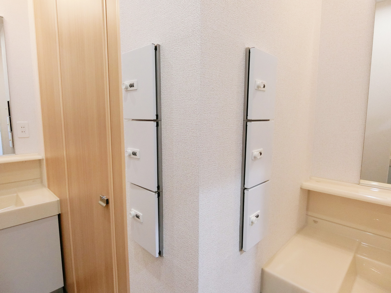 女性用トイレの収納スペース
