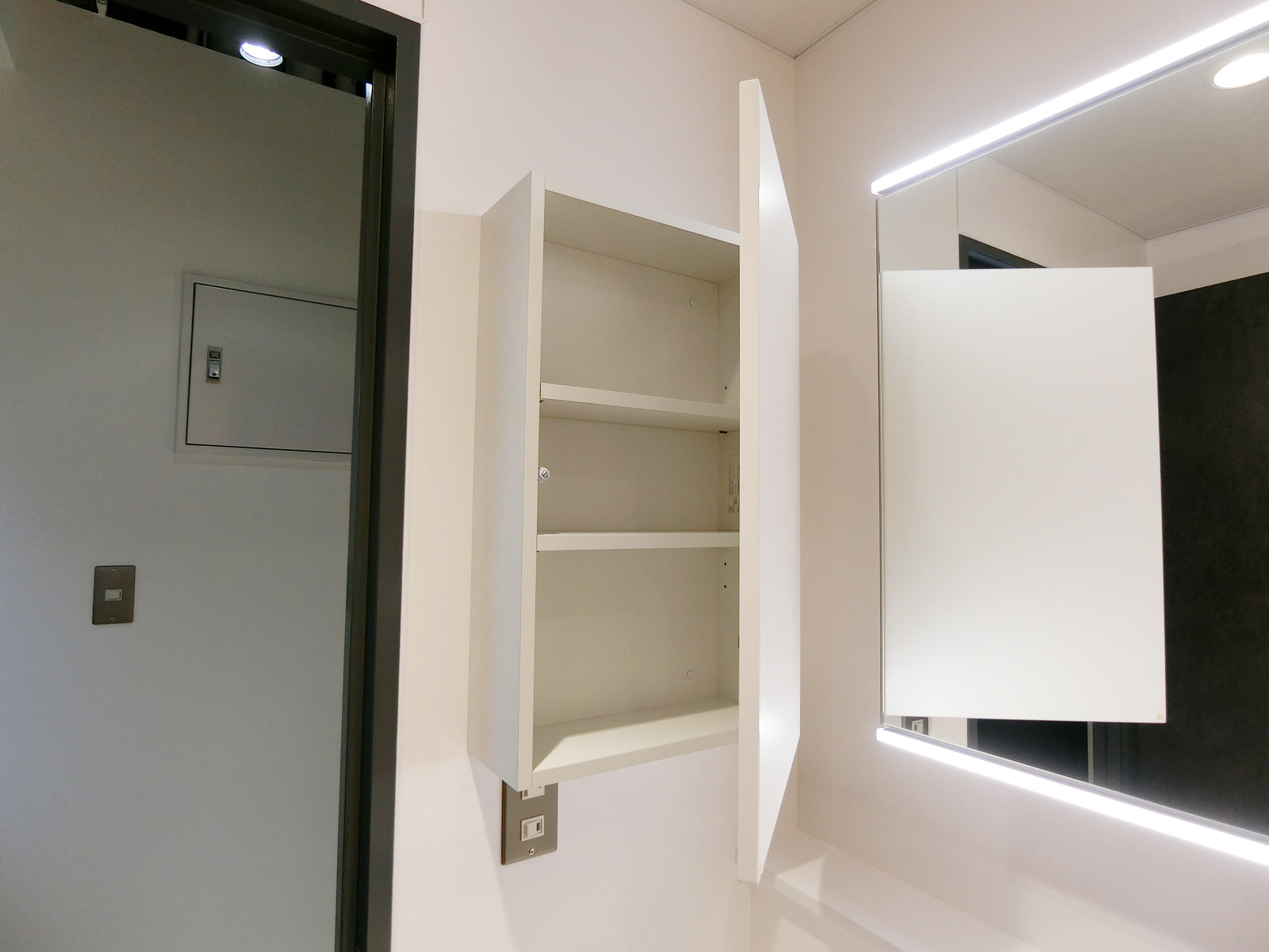 女性用トイレの収納スペース