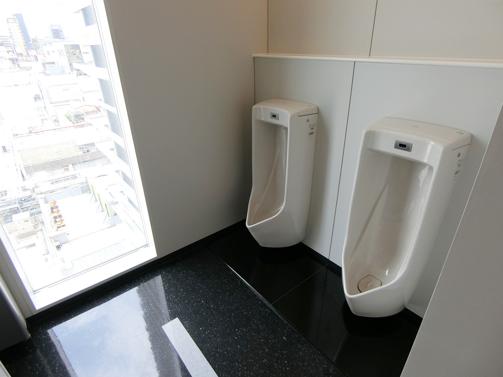 男性用トイレ