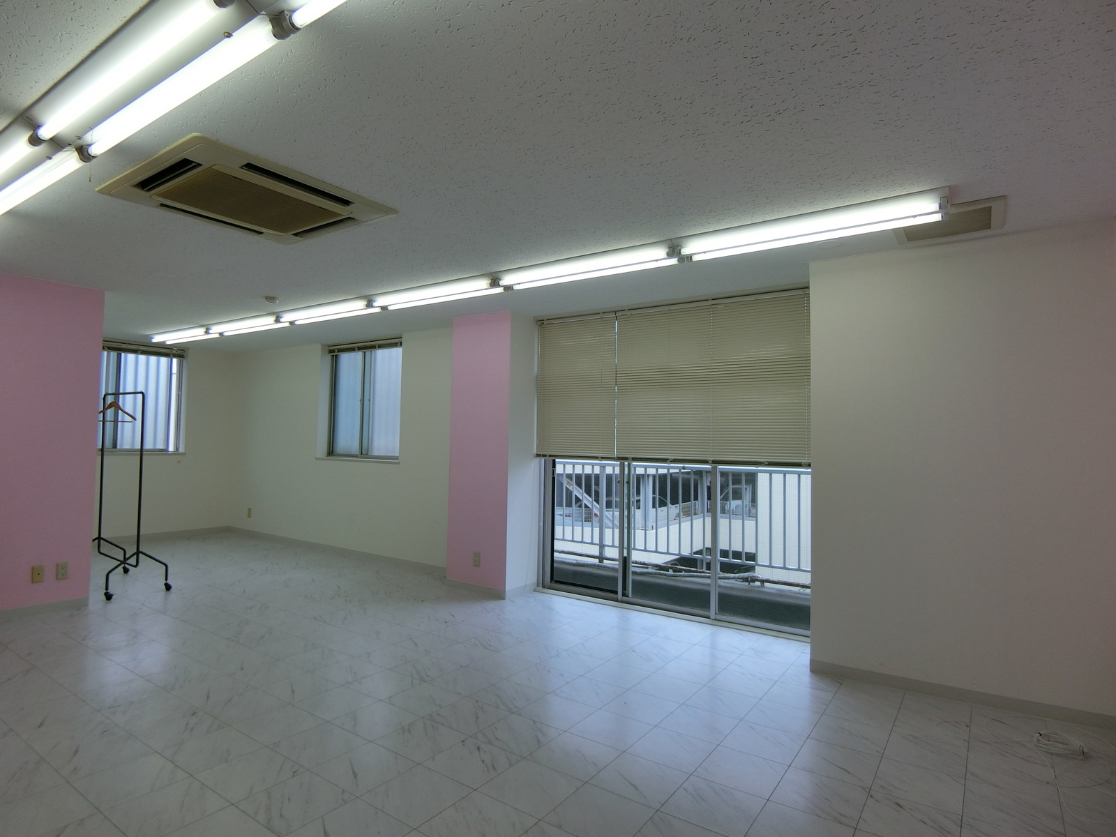 オフィス室内参考画像