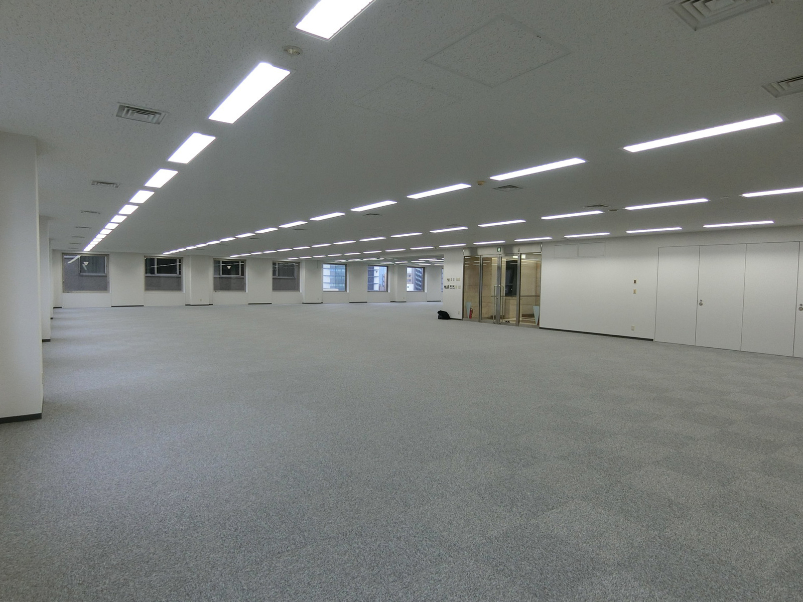 オフィス室内参考画像