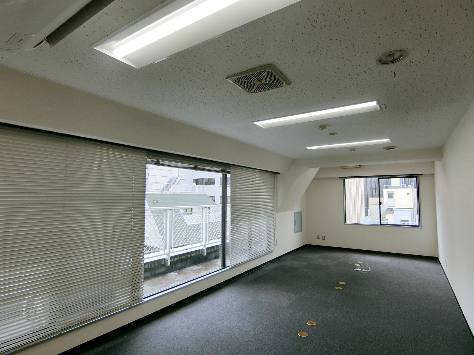 オフィス室内参考画像