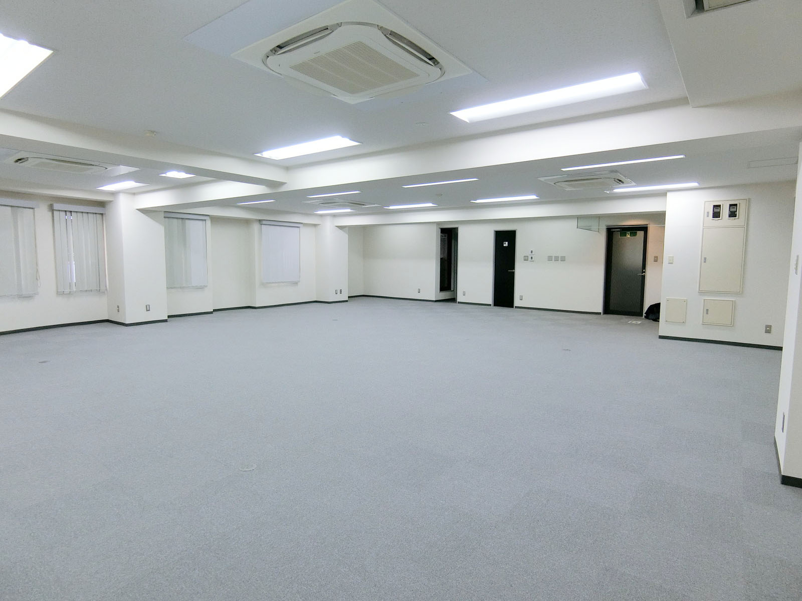 オフィス室内参考画像