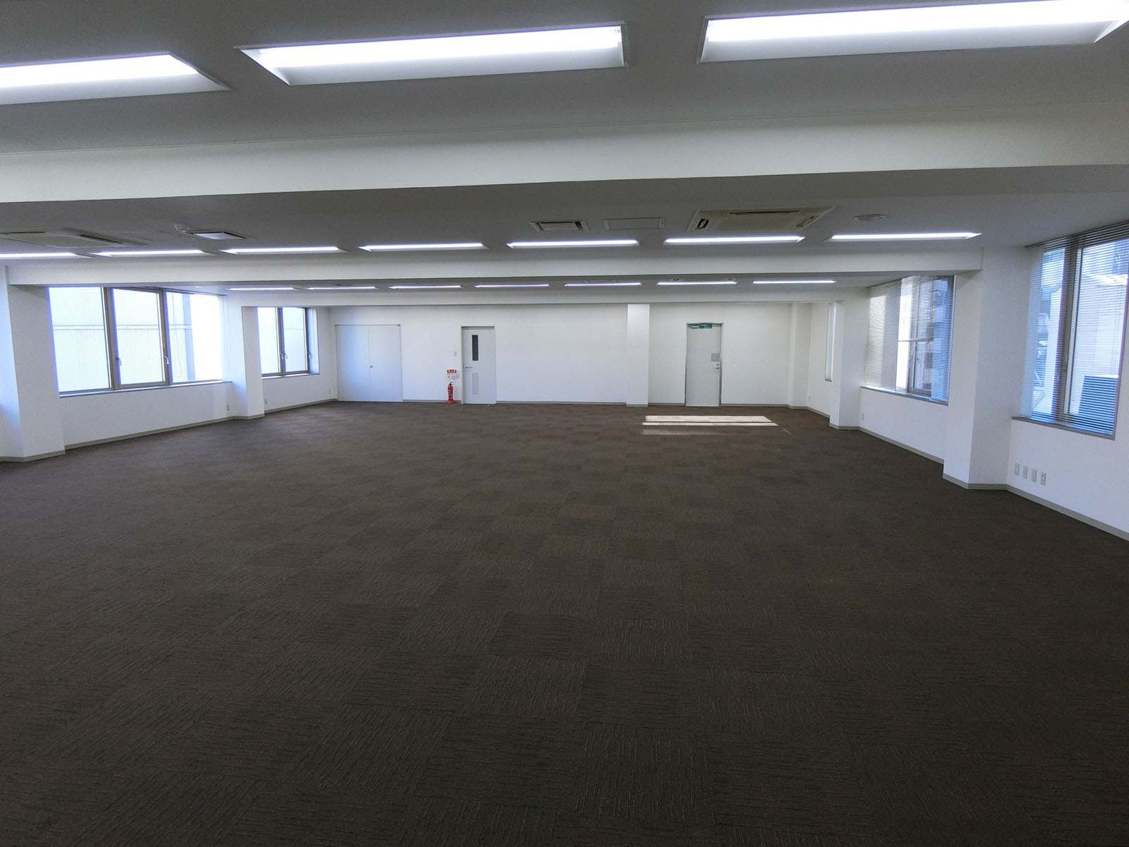 オフィス室内参考画像