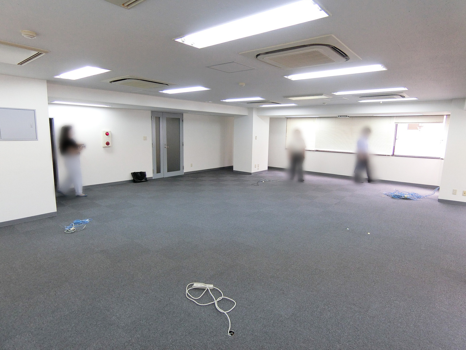 貸室奥側から見た室内